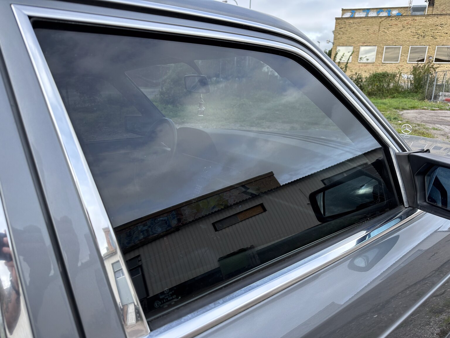 Exterior image of 1987 Mercedes 300 SE