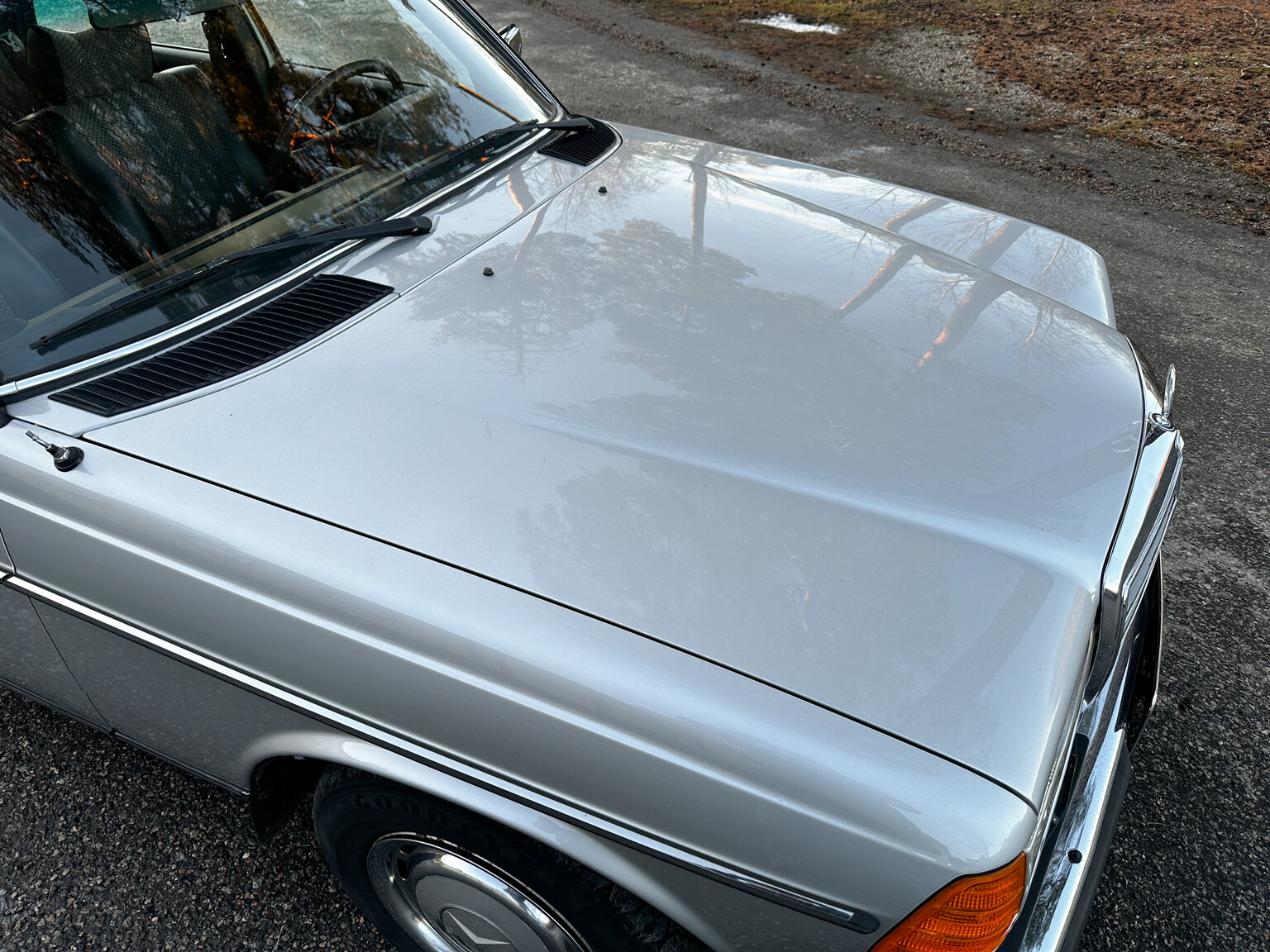 Exterior image of 1978 Mercedes-Benz 250