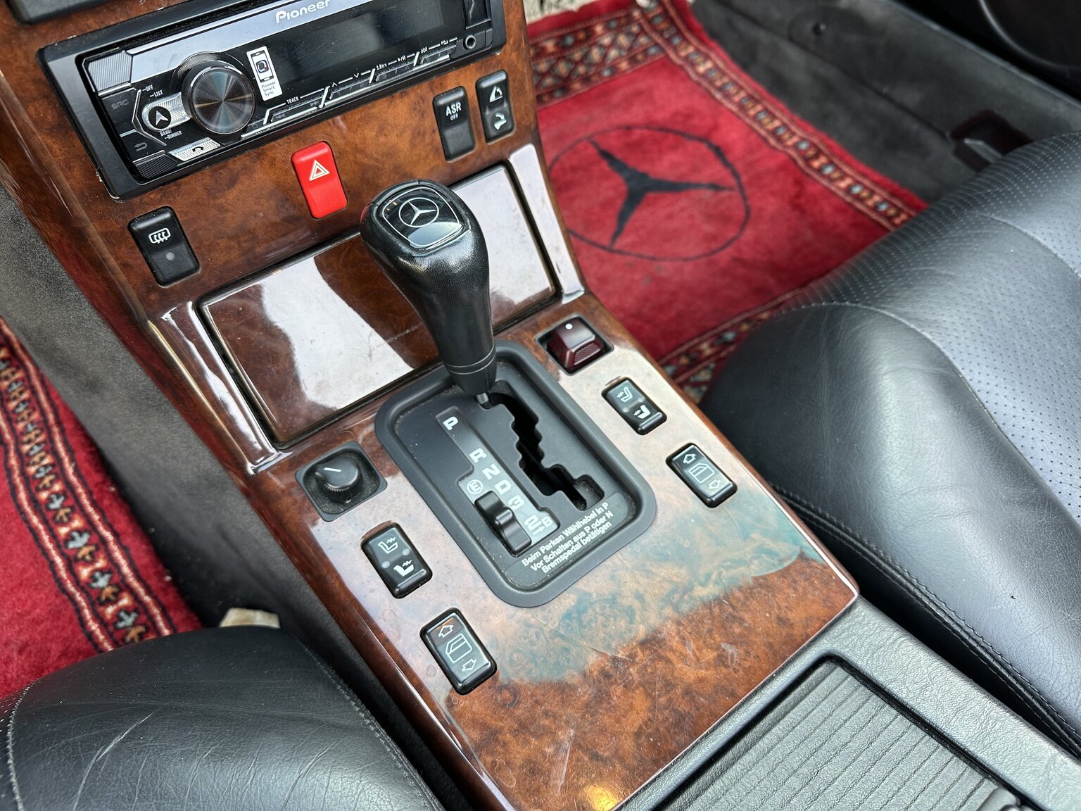 Interiörbild 1995 Mercedes-Benz SL 500