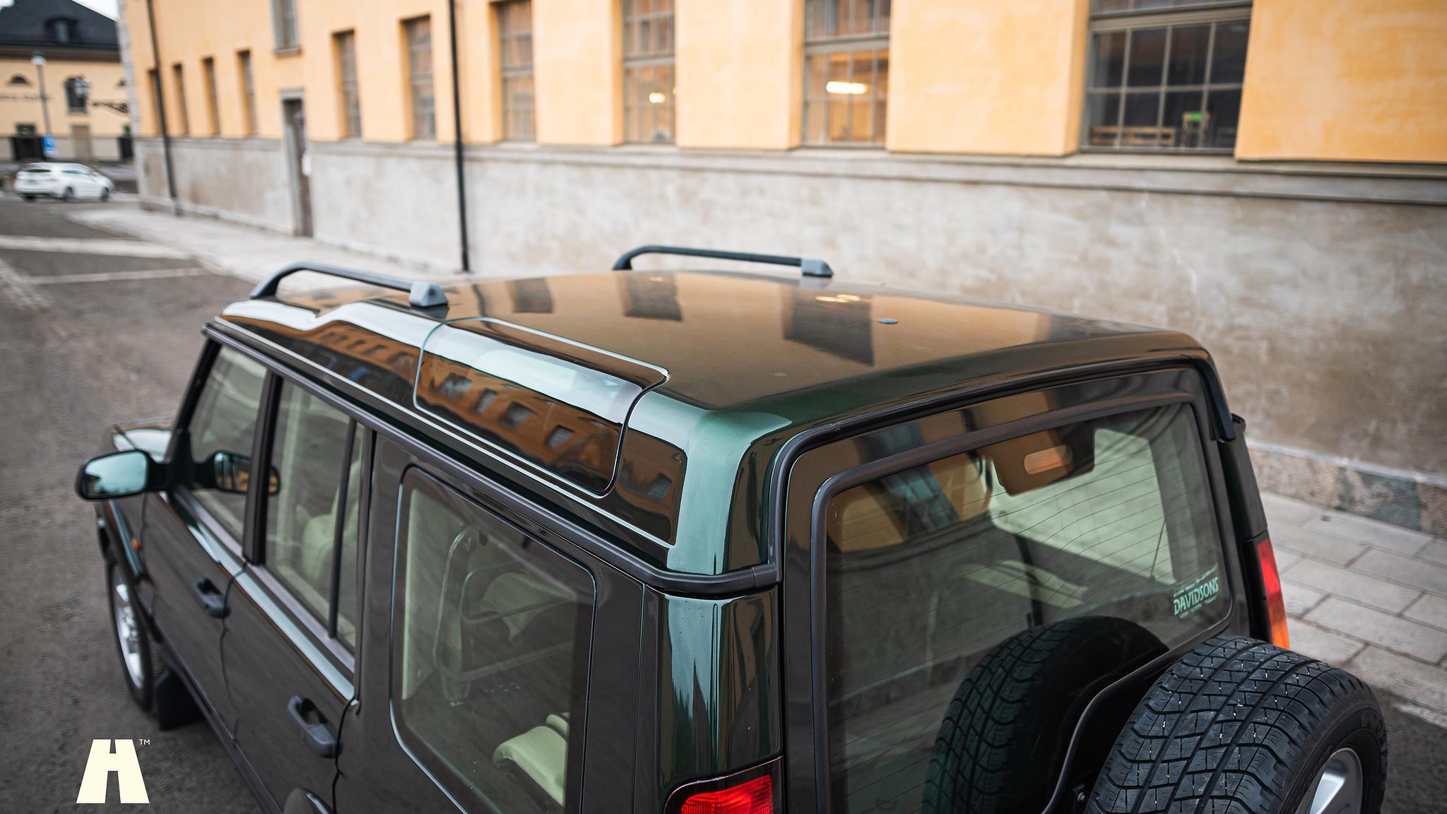 Exterior image of 2003 Land Rover Discovery II, 2003