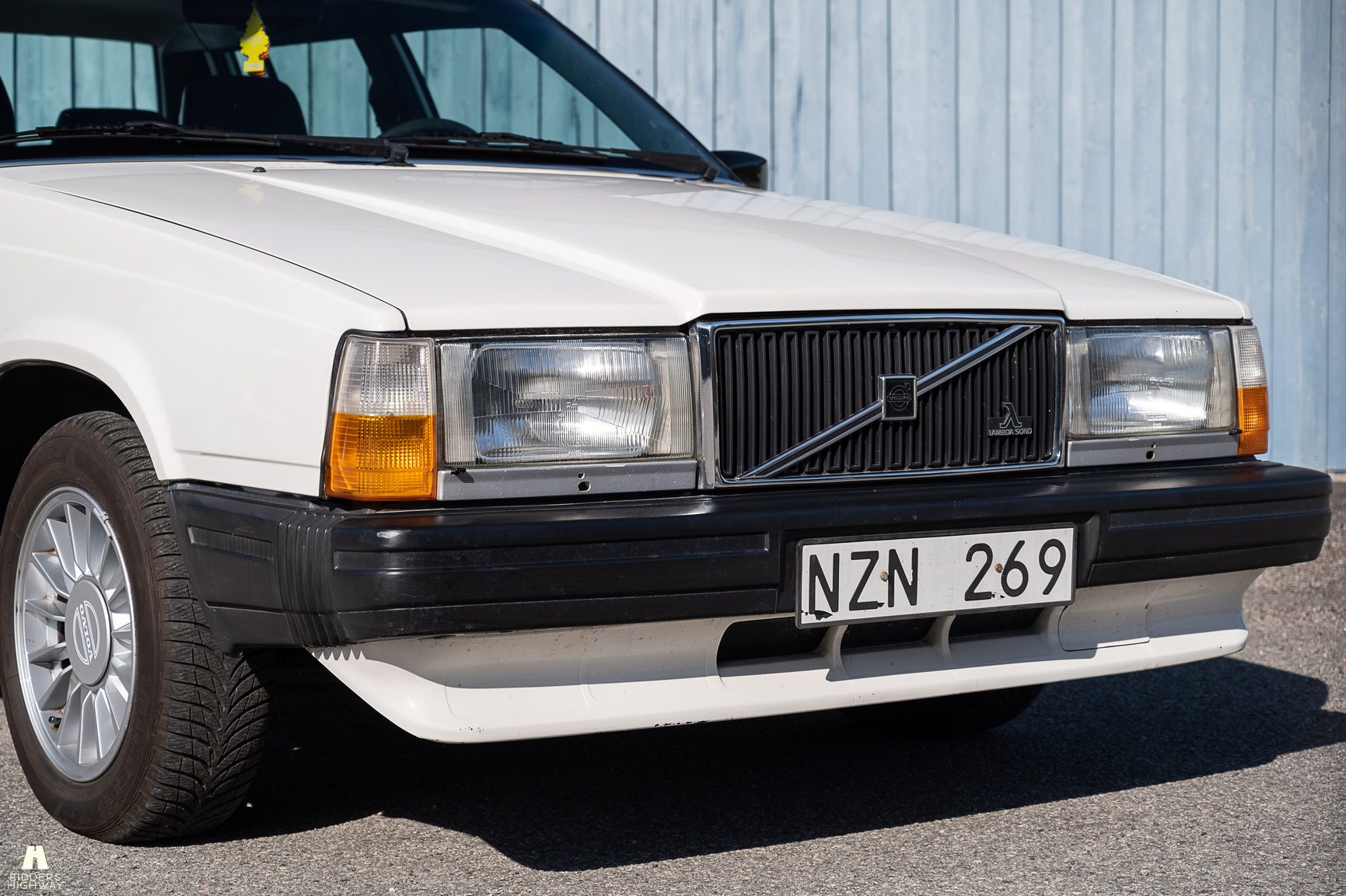 Exterior image of 1988 Volvo 740 GL (5)