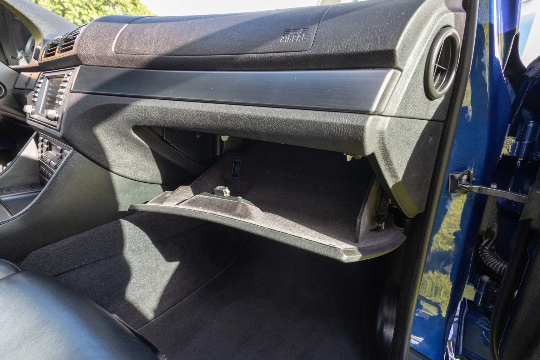 Interior image of 2002 BMW M5 E39 (96)