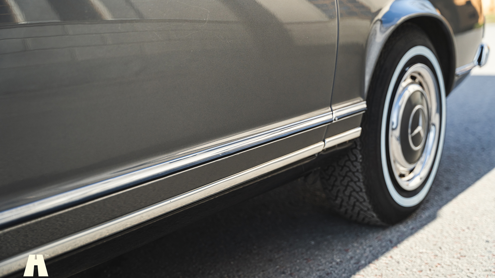 Exterior image of 1970 Mercedes 280 SL Pagoda (37)