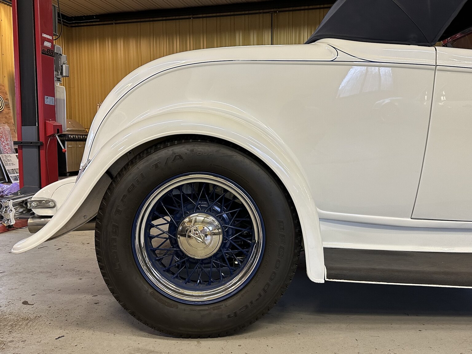 Exterior image of 1932 Custom Ford Rod White Ice