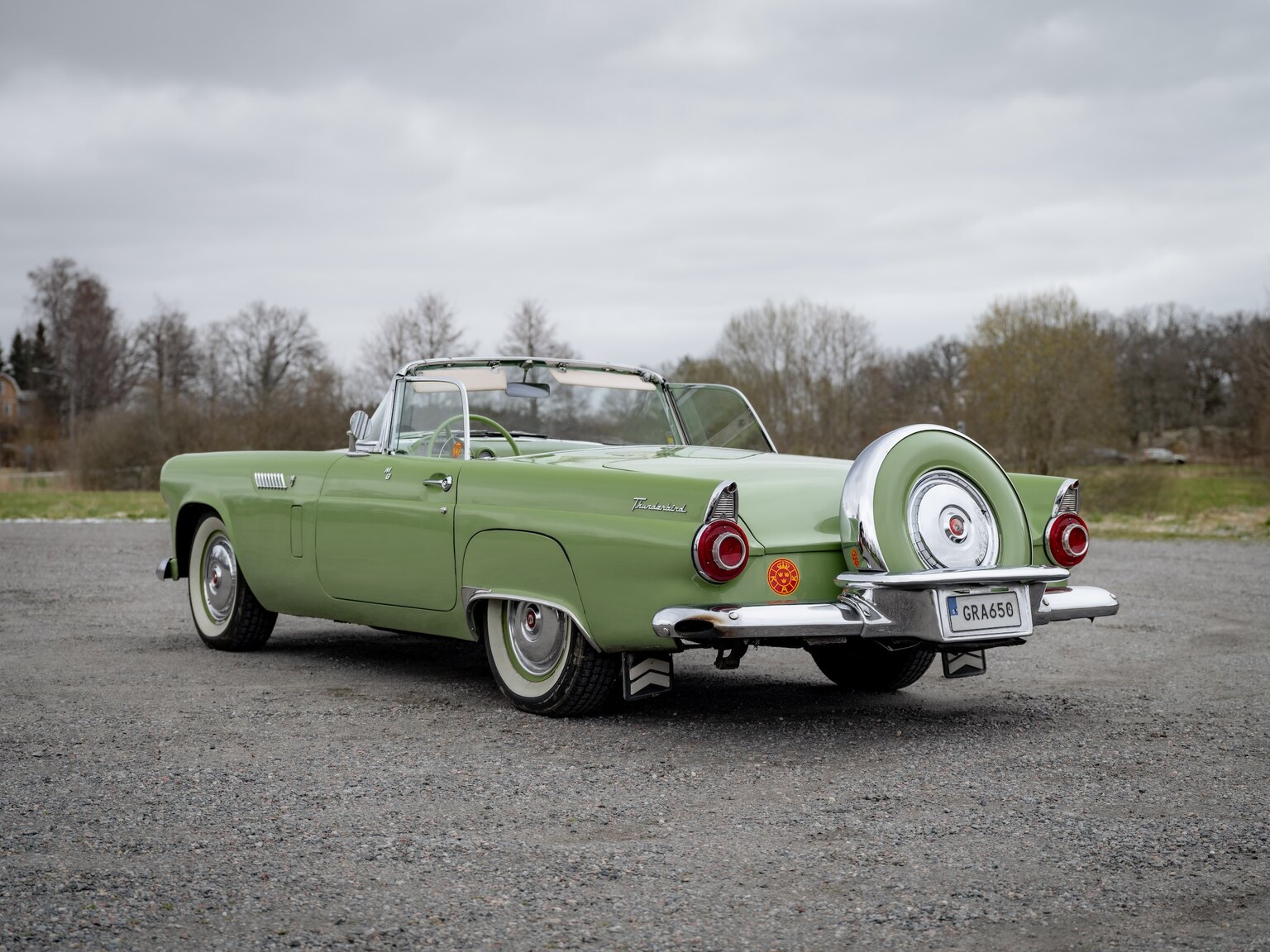 Exteriörbild på 1956 Ford Thunderbird (32)