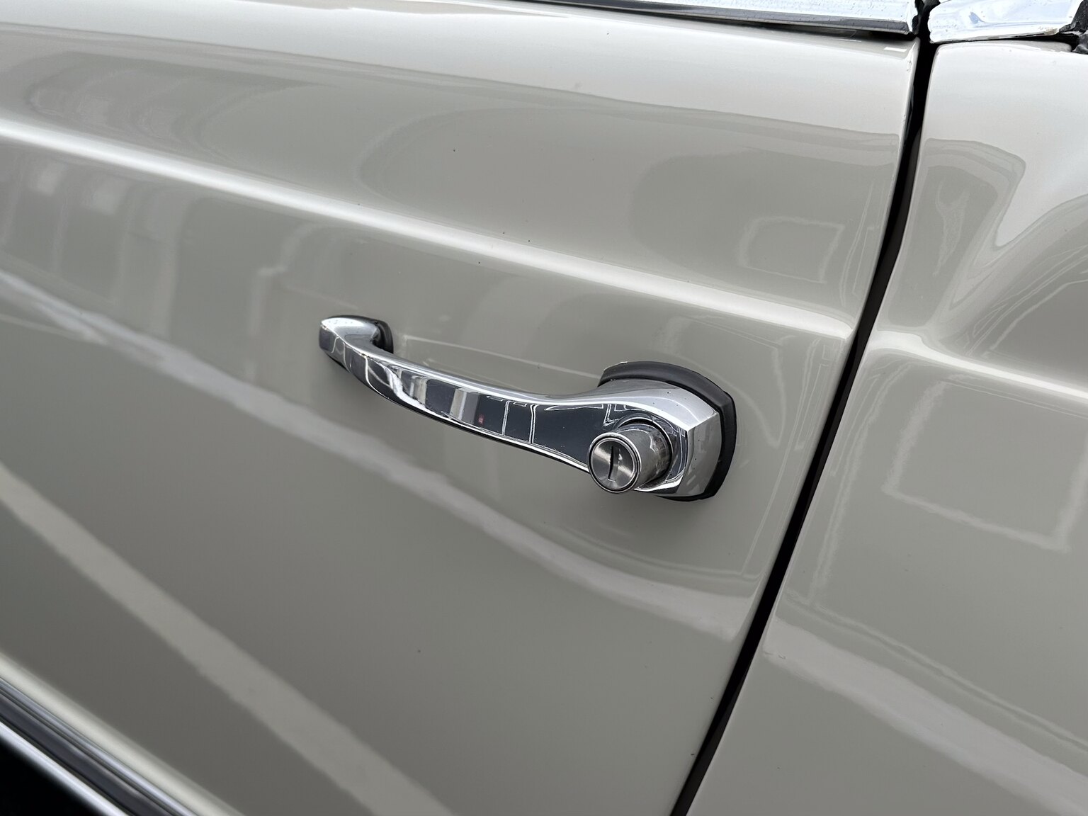 Exteriörbild på 1968 Mercedes Benz SL 280 Pagoda