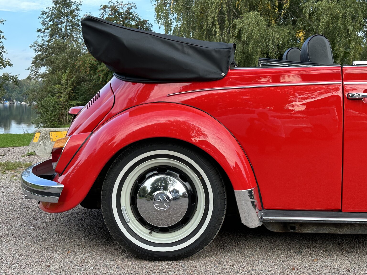 Exterior image of 1971 Volkswagen beetle 1302 cabriolet