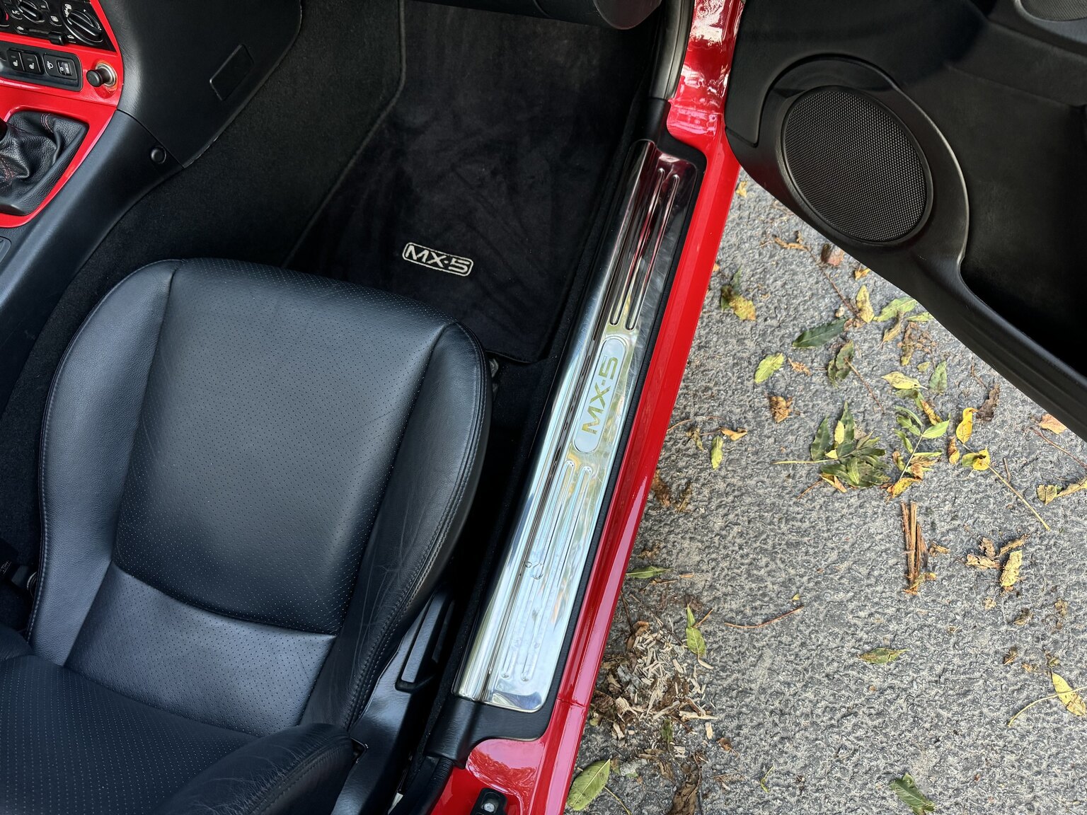 Innenraumfoto von 2004 Mazda MX-5