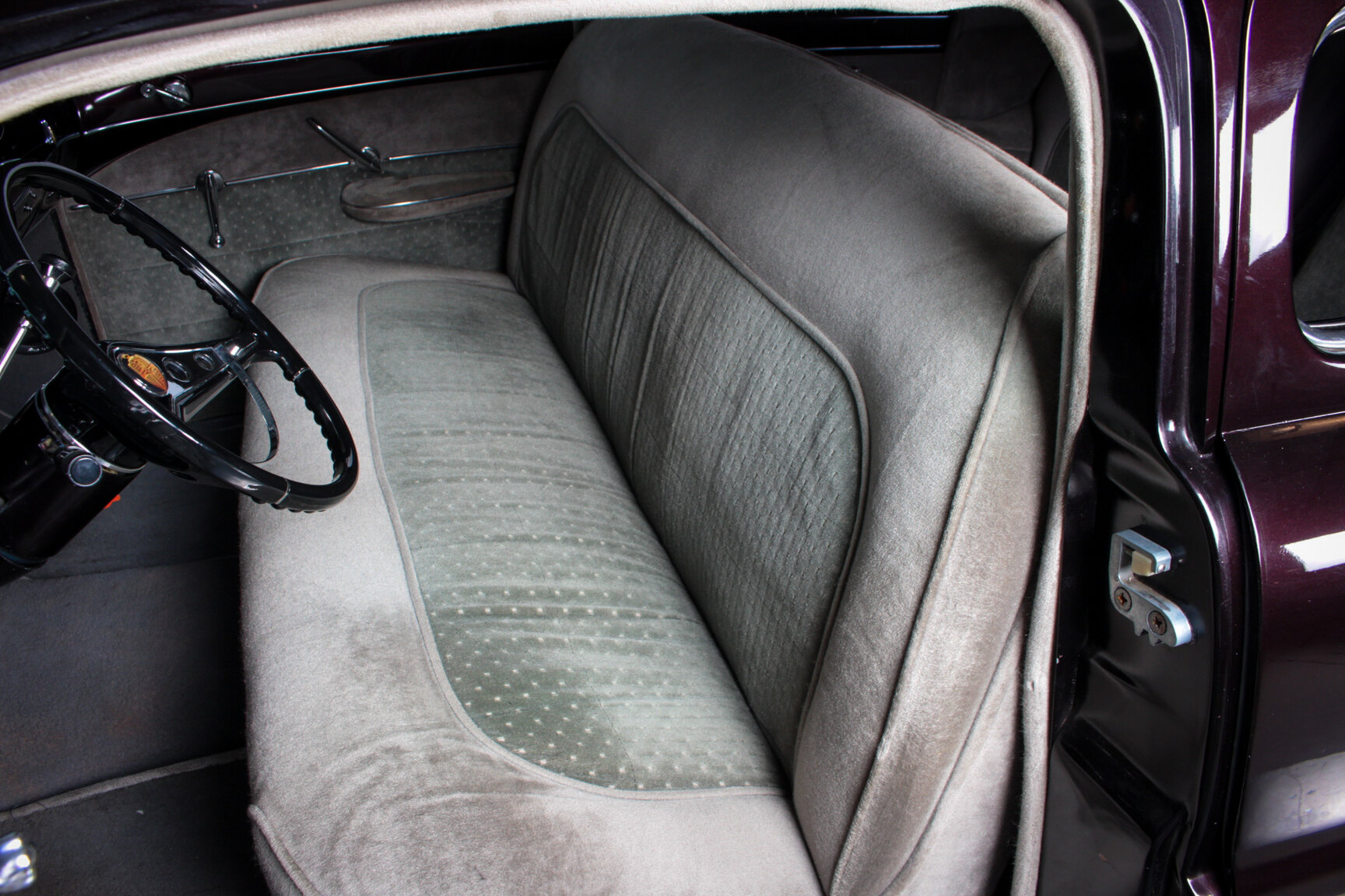 Interior image of 1951 Lincoln Cosmopolitan 