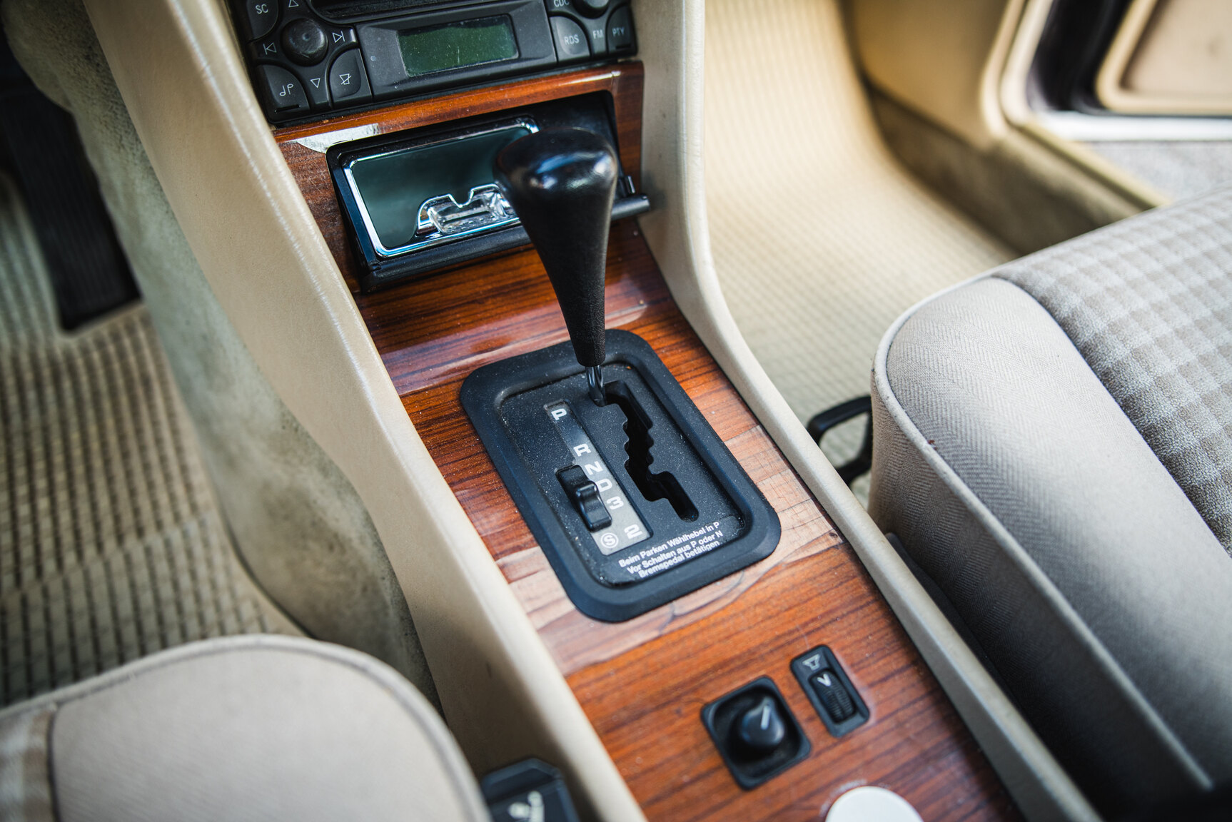 Interior image of 1993 Mercedes-Benz E 220