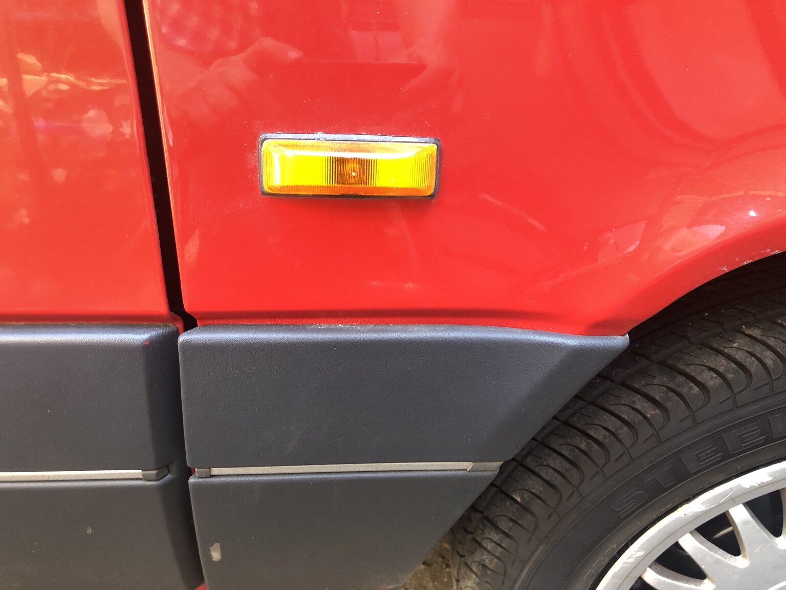 Exteriörbild på 1990 Renault 5 (36)