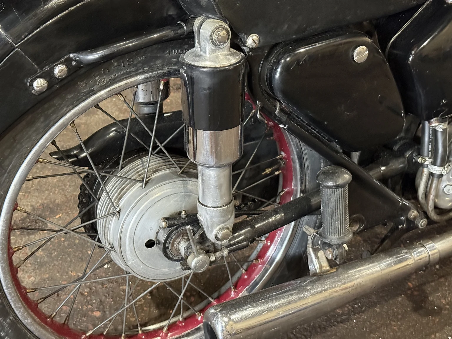 Exteriörbild på 1955 Matchless G 9 (21)