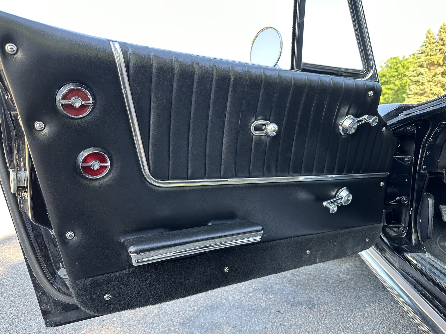 Interior image of 1964 Corvette C2 Stingray Cabriolet (3)