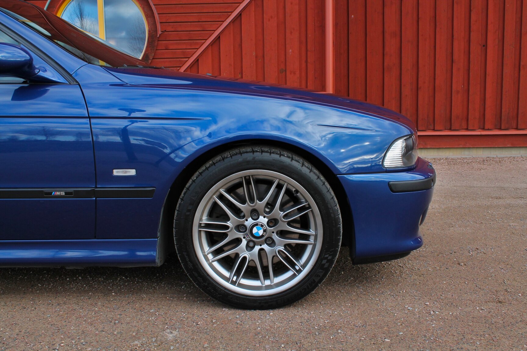 Exteriörbild på 2003 BMW M5