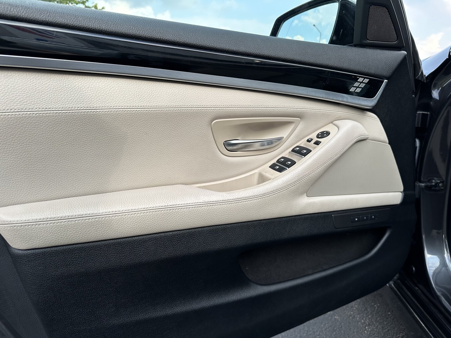 Interior image of 2011 ALPINA B5 Bi-Turbo Touring Switch-Tronic