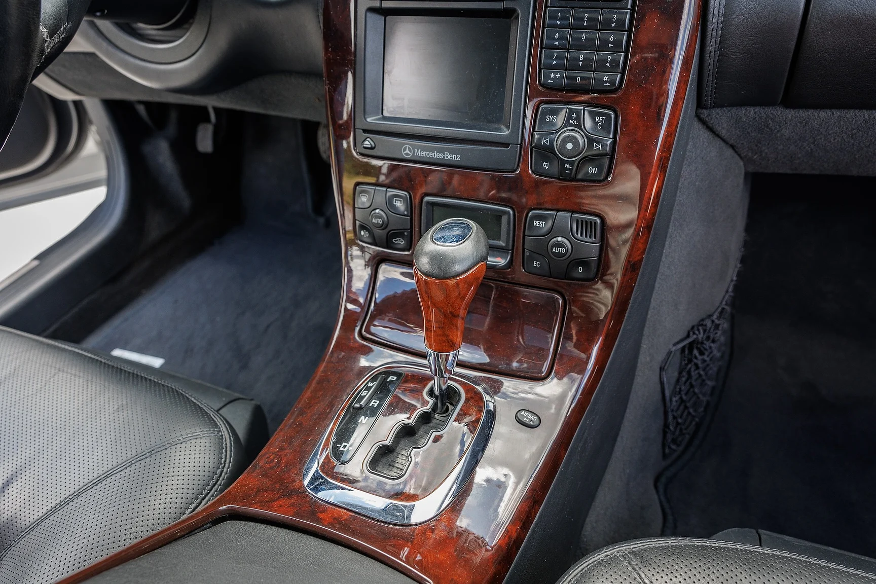 Innenraumfoto von 2000 Mercedes-Benz CL 600 (91)