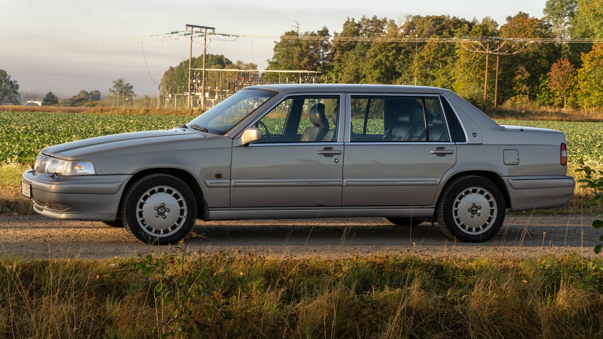 Exterior image of 1996 VOLVO 960 Executive