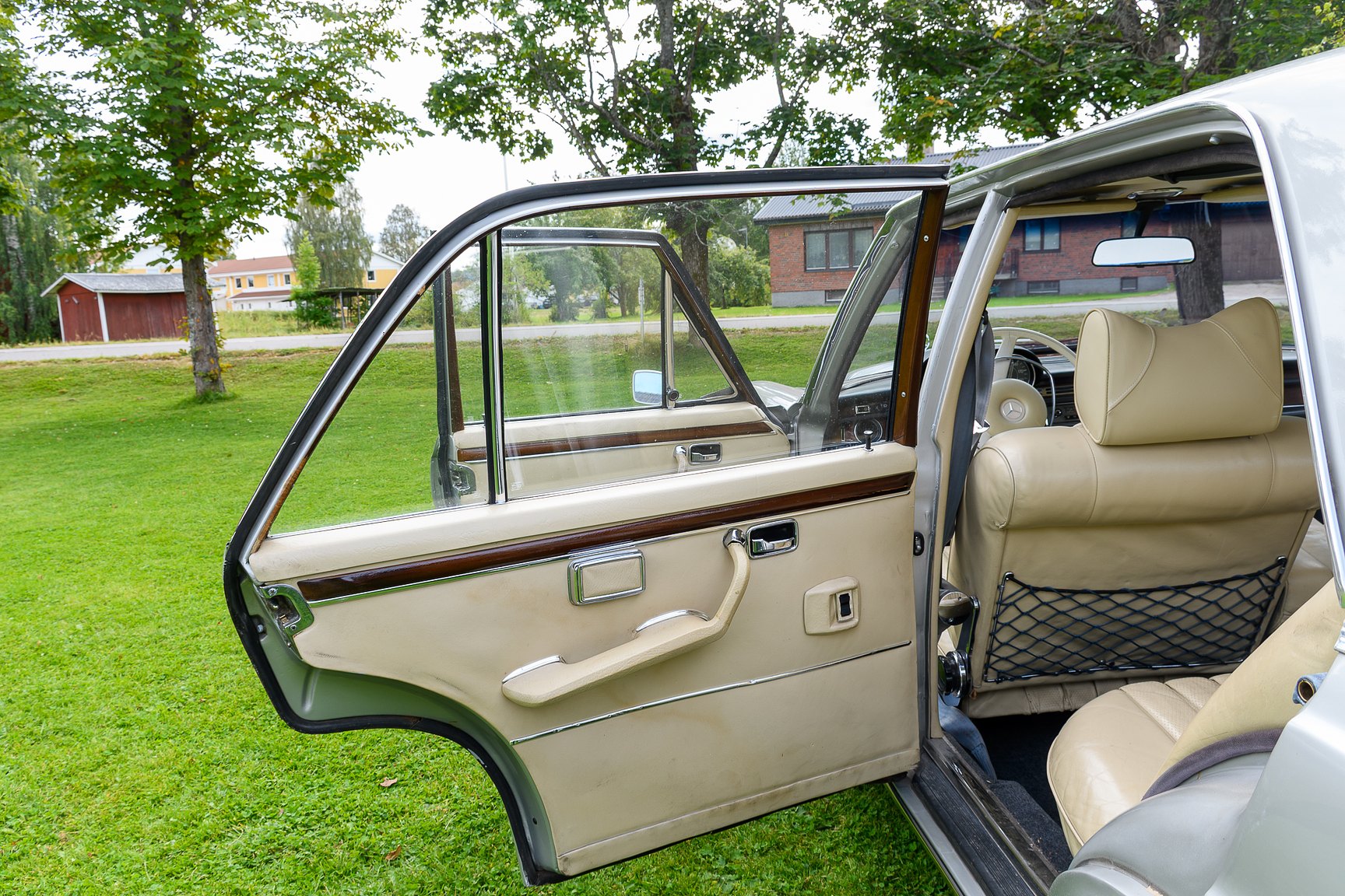 Interior image of 1969 Mercedes-Benz 300 SEL