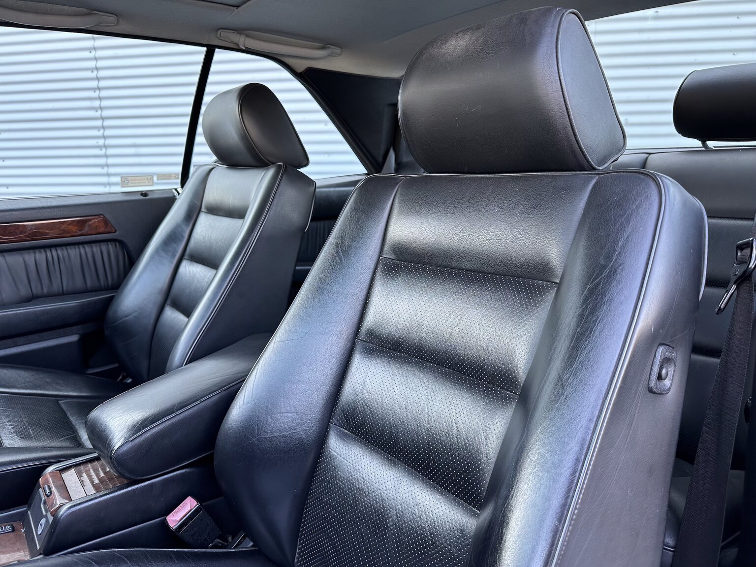 Innenraumfoto von 1992 Mercedes-Benz 300 CE-24
