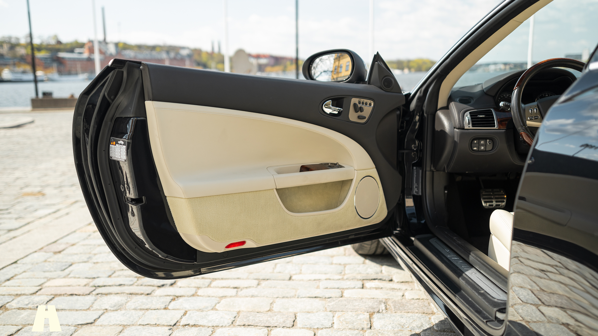 Innenraumfoto von 2008 Jaguar XKR (22)