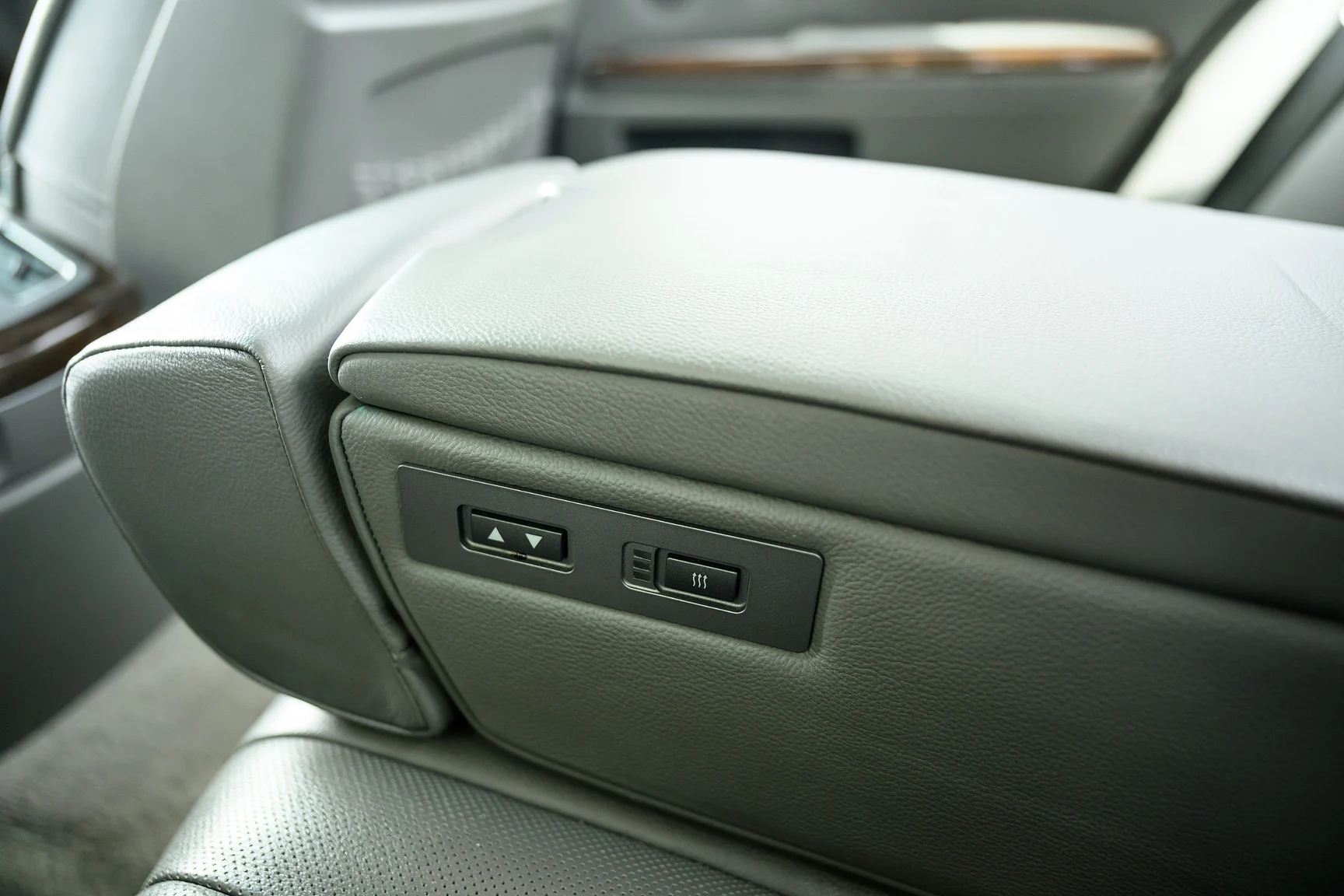 Innenraumfoto von 2001 BMW 745i (42)