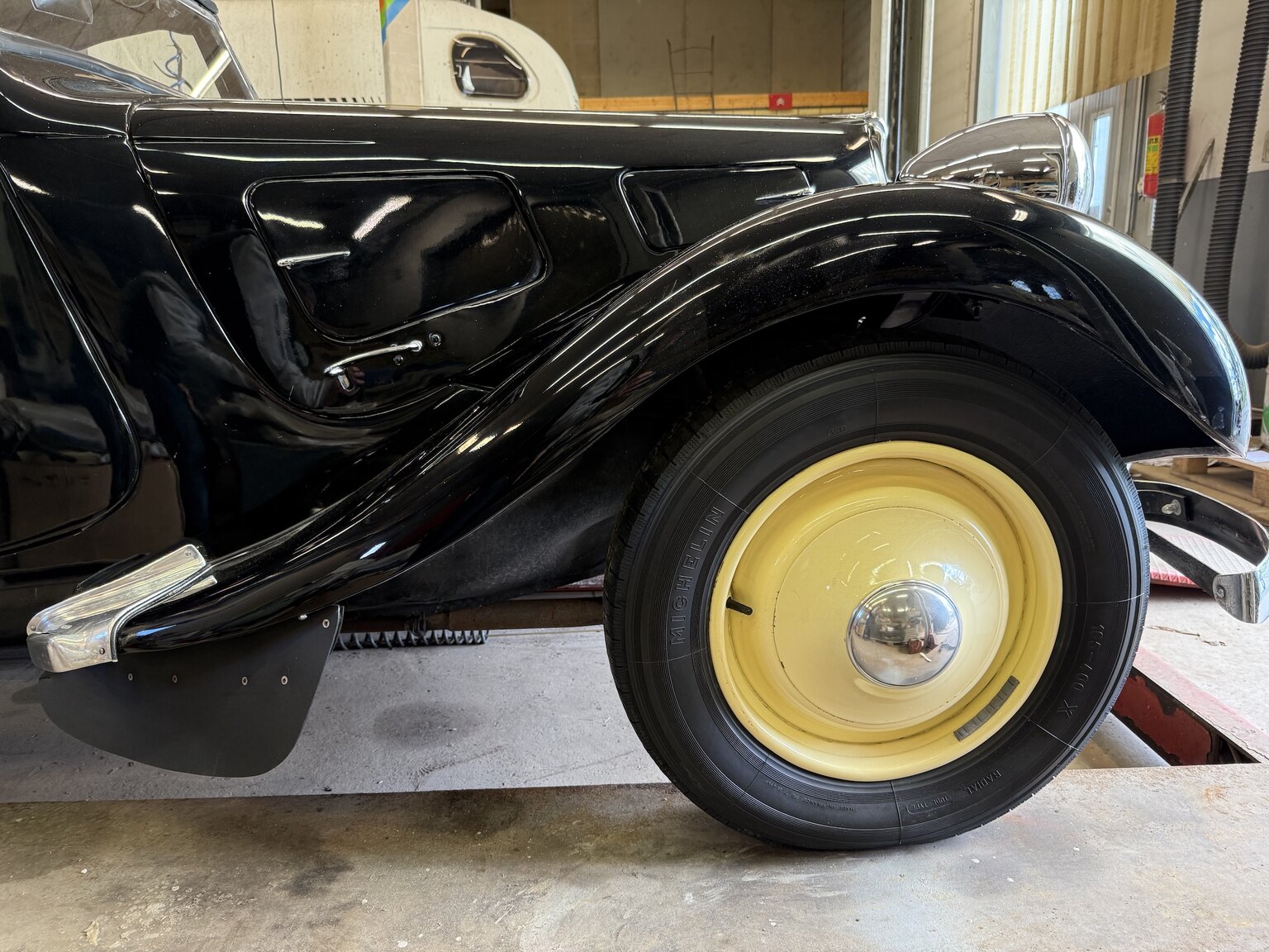 Exterior image of 1939 Citroën Berline 11 Sport Convertible