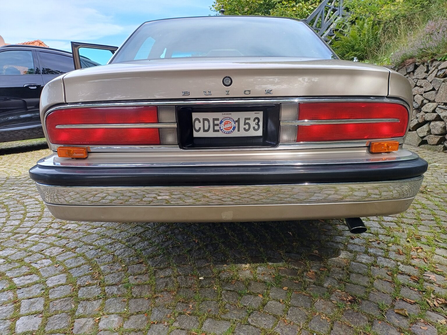 Exterior image of 1992 Buick Park Avenue