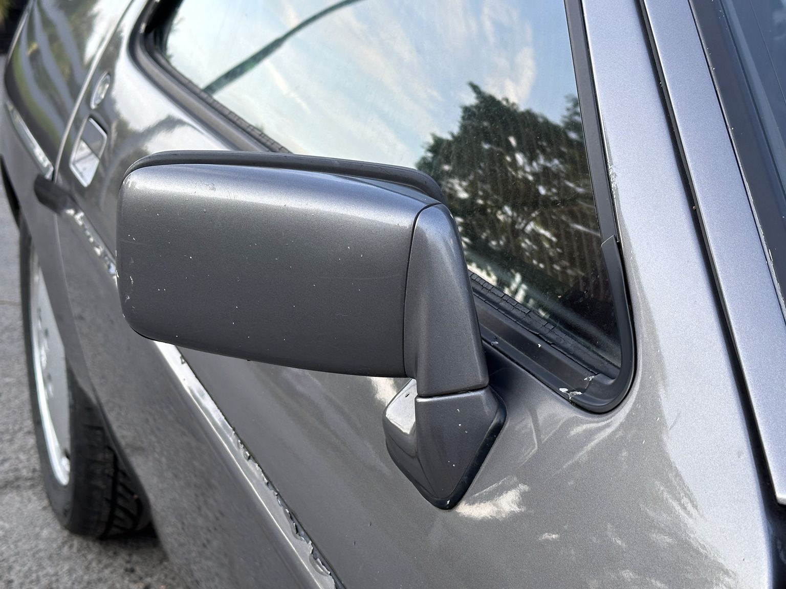 Exterior image of 1985 Porsche 928 (20)