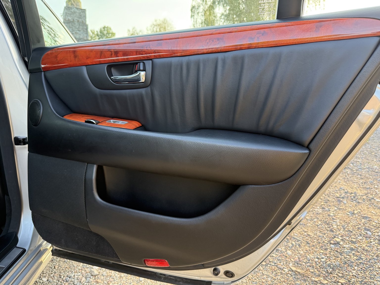 Interior image of 2005 Lexus LS 430 4.3 V8