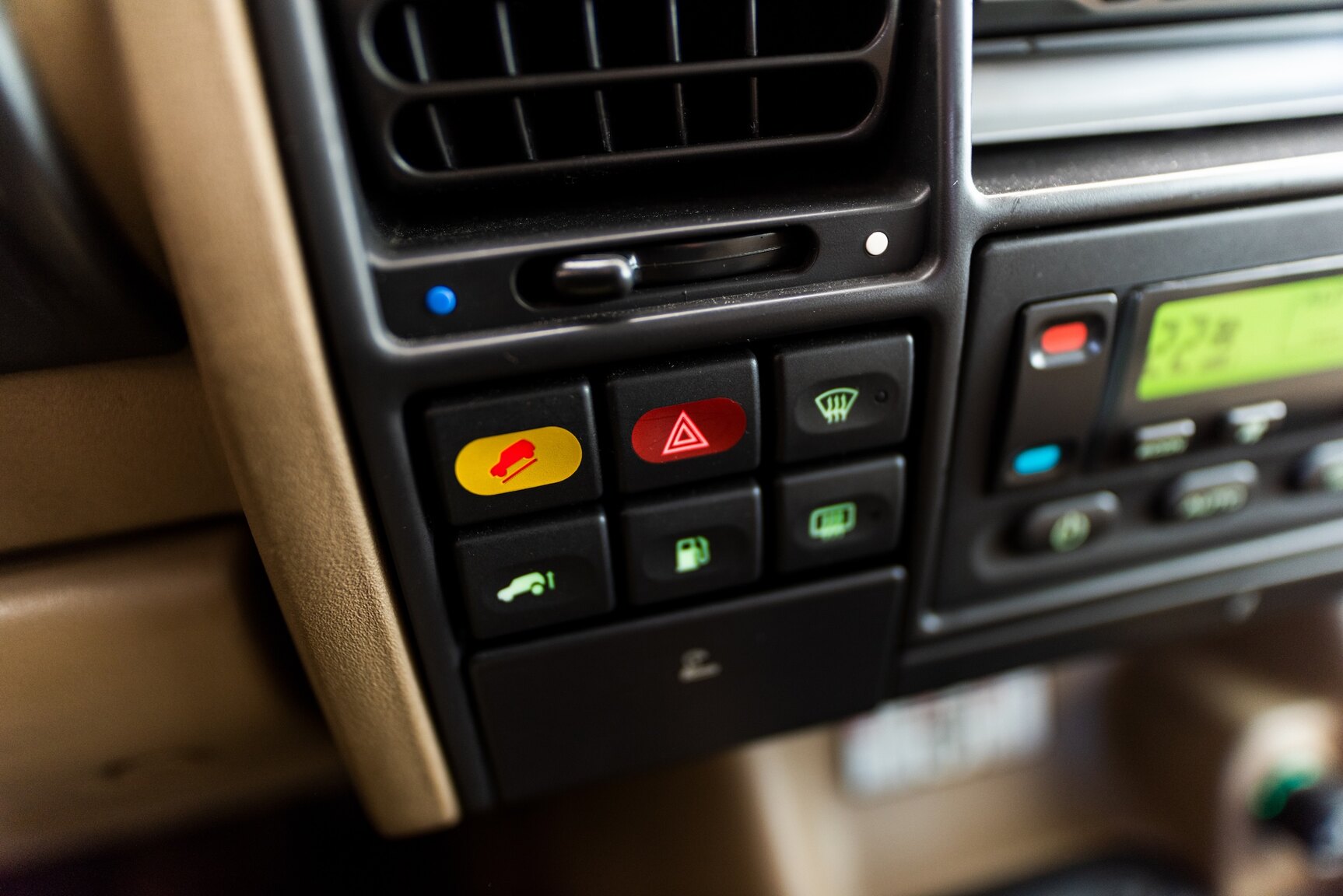 Interior image of 1999 Land Rover Discovery 4.0 V8