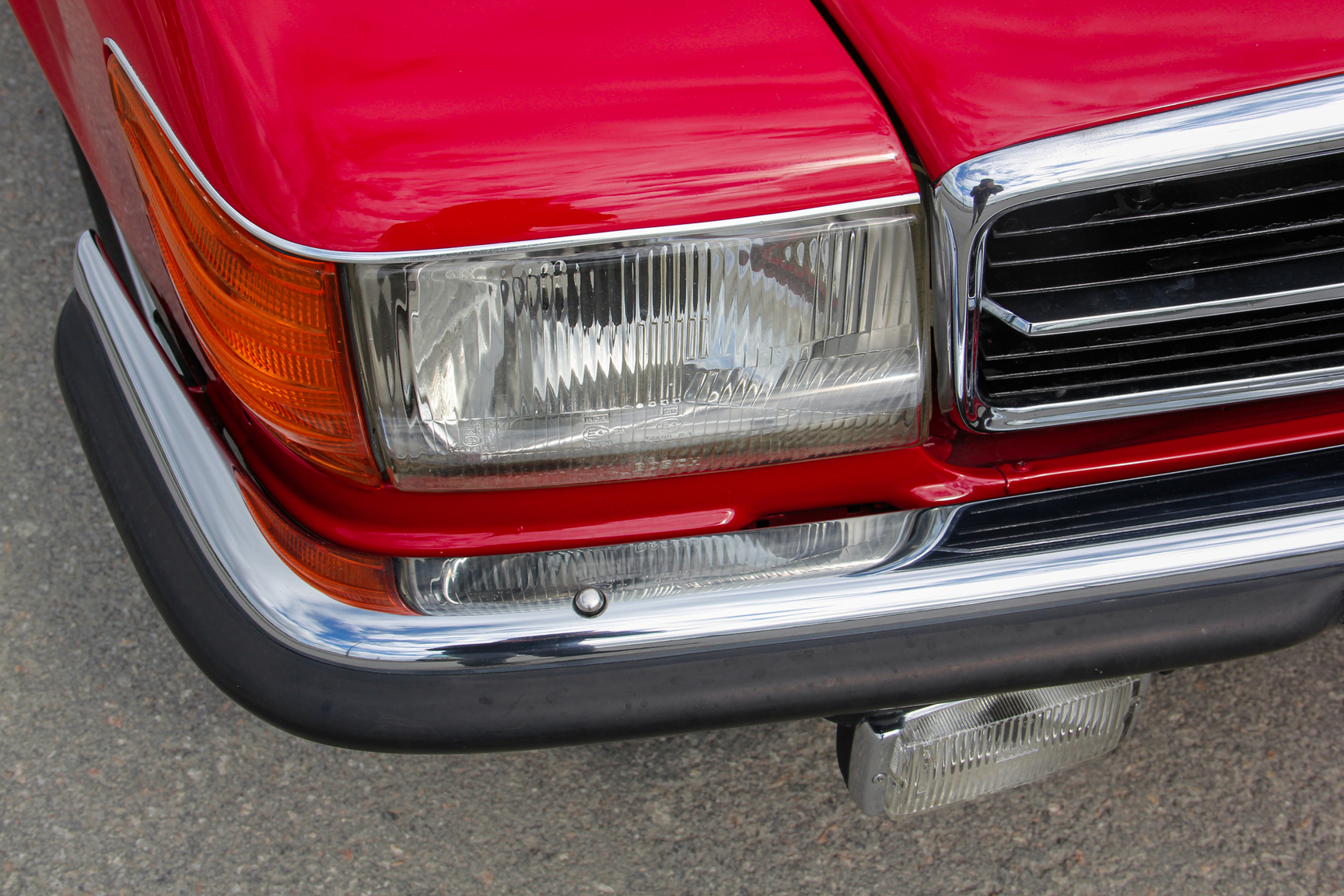 Exterior image of 1975 Mercedes-Benz 280 SL (61)