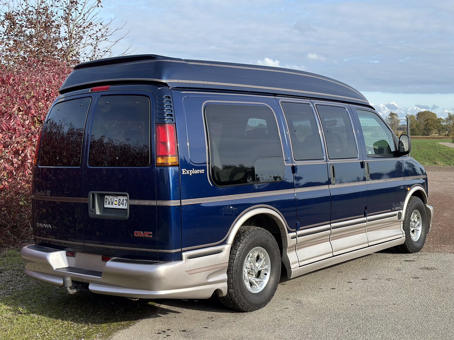 Exteriörbild på 2000 GMC Savana G1500 Conversion Van