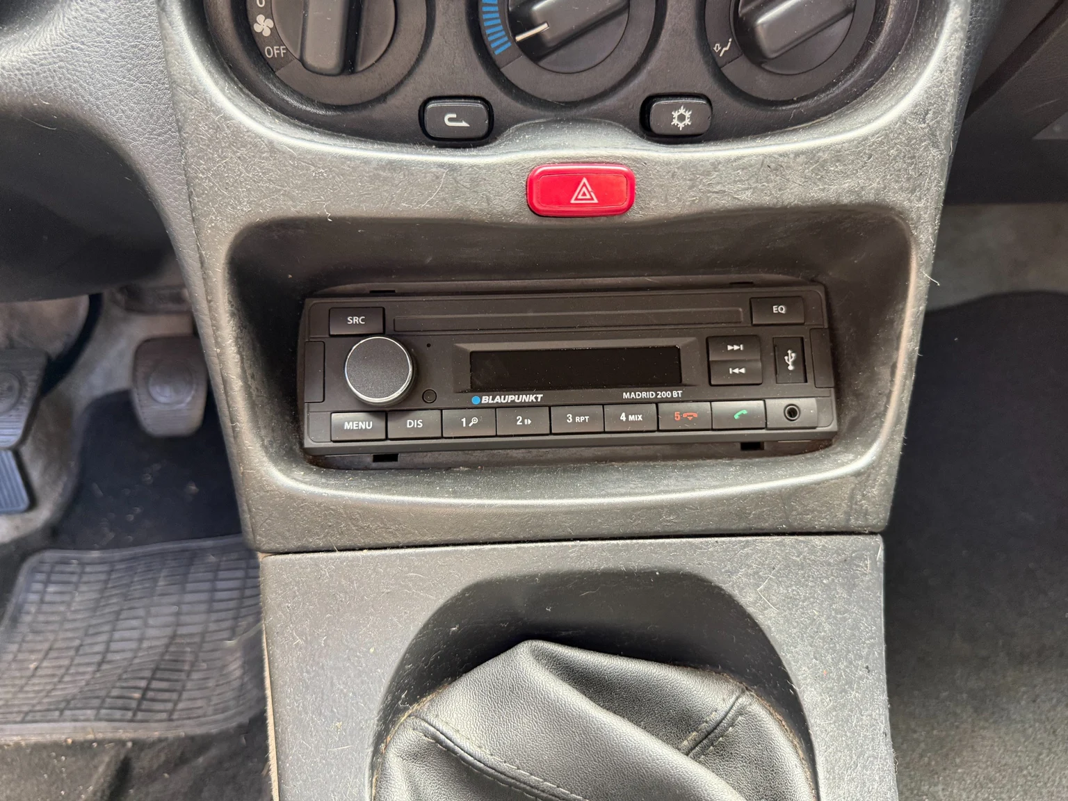 Innenraumfoto von 1997 Alfa Romeo GTV (25)