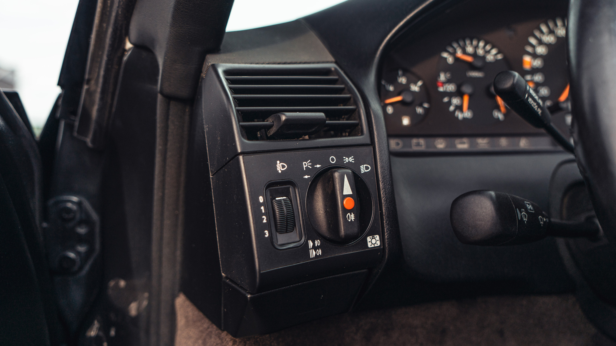 Innenraumfoto von 1994 Mercedes SL320 (R129)  (3)
