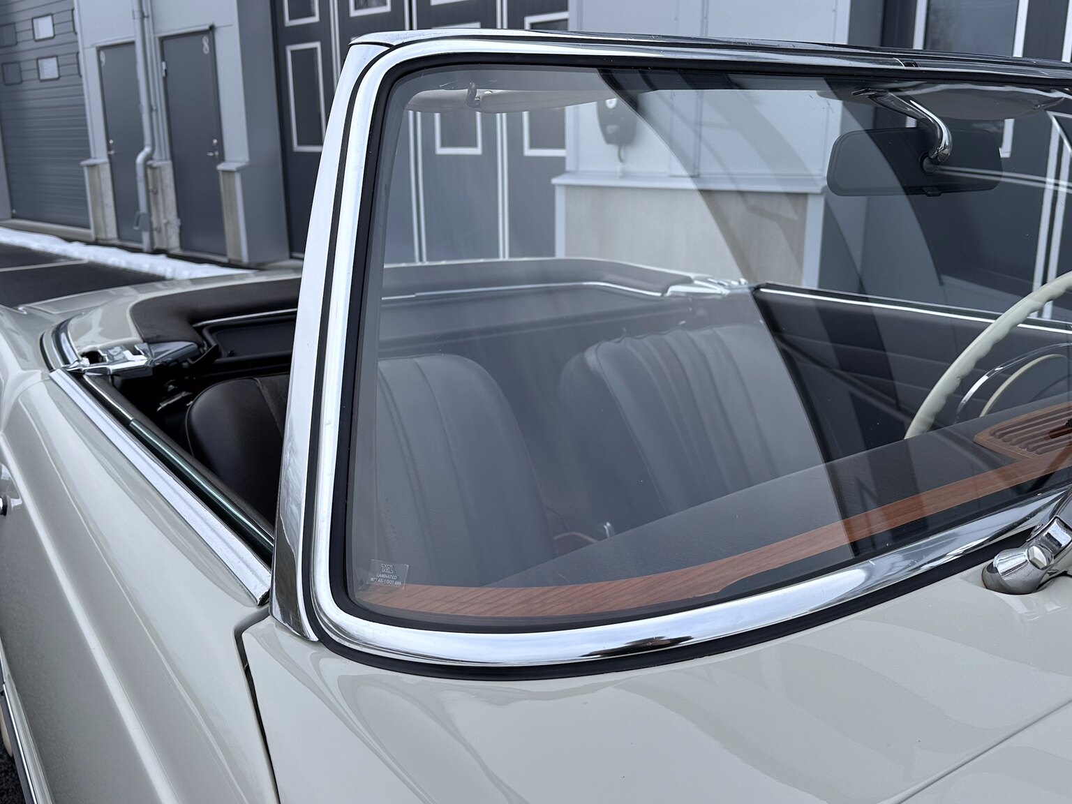 Aussenfoto 1968 Mercedes Benz SL 280 Pagoda (23)