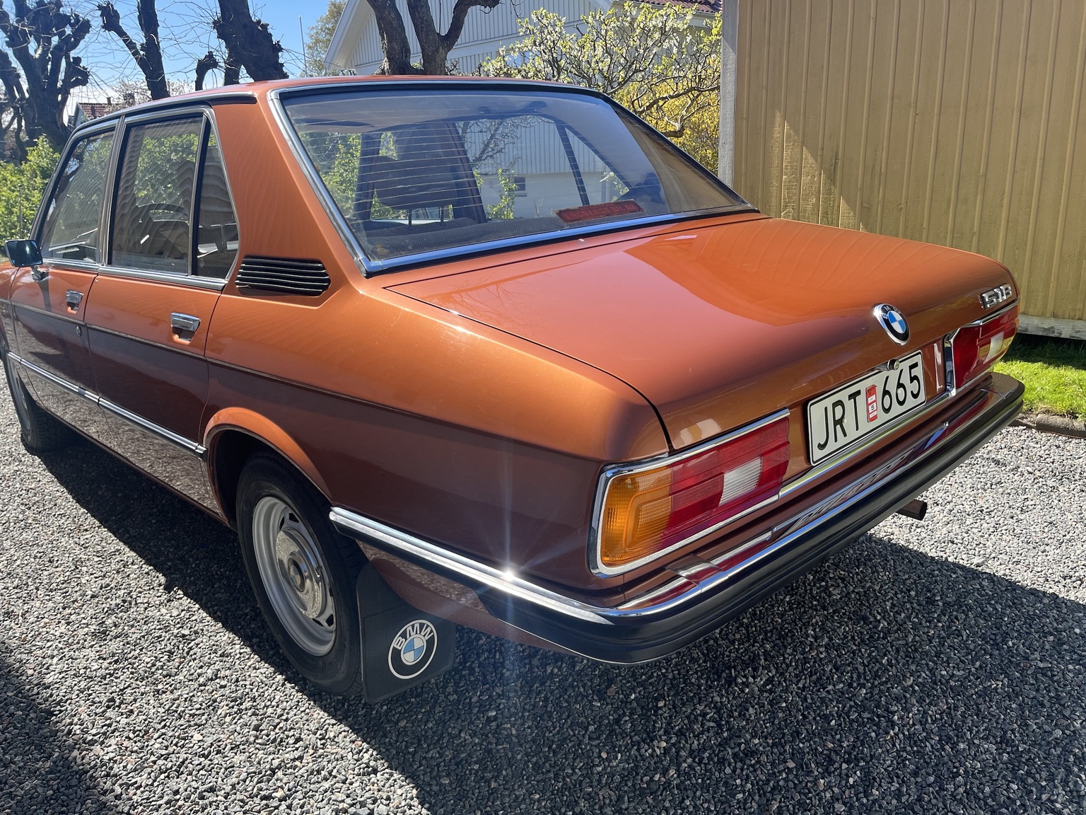 Exterior image of 1977 BMW 518 (6)