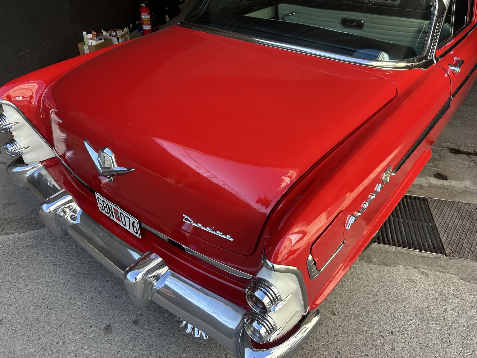 Exteriörbild på 1955 Dodge Custom Royal Sedan HEMI