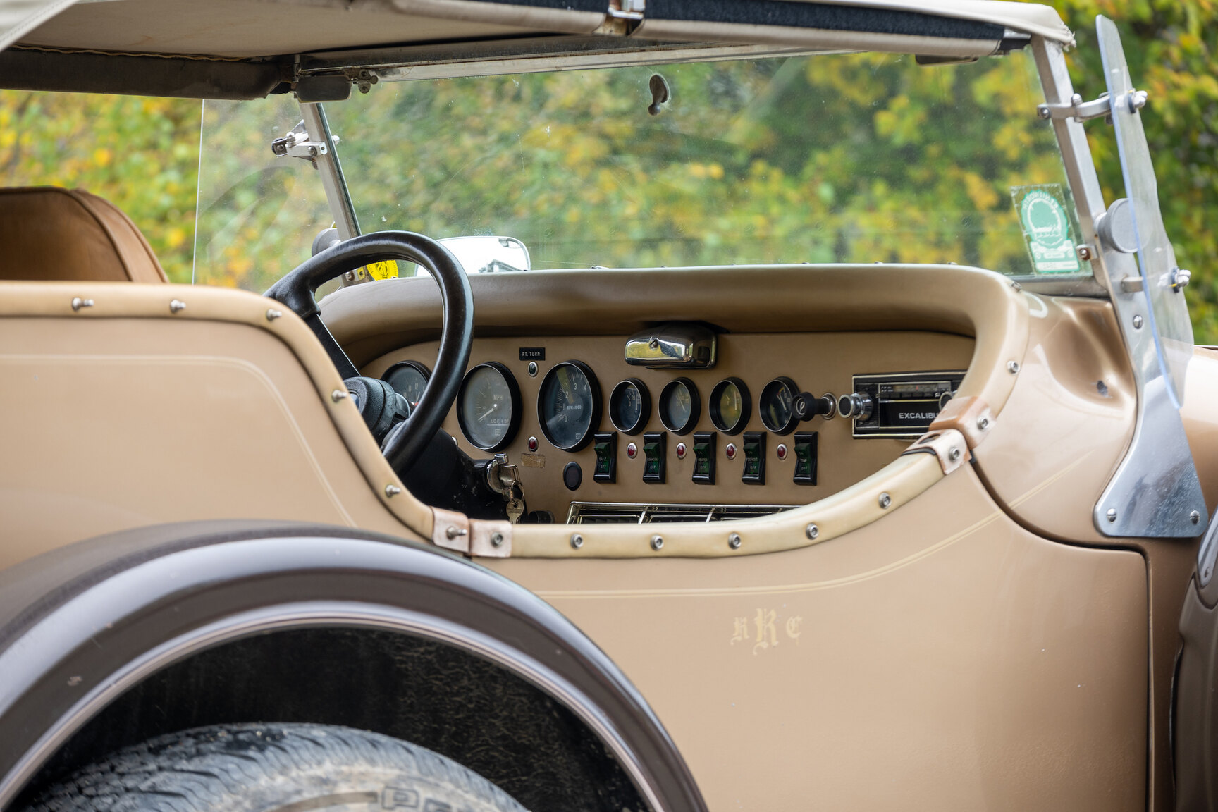 Innenraumfoto von 1975 Excalibur Phaeton series III  (31)