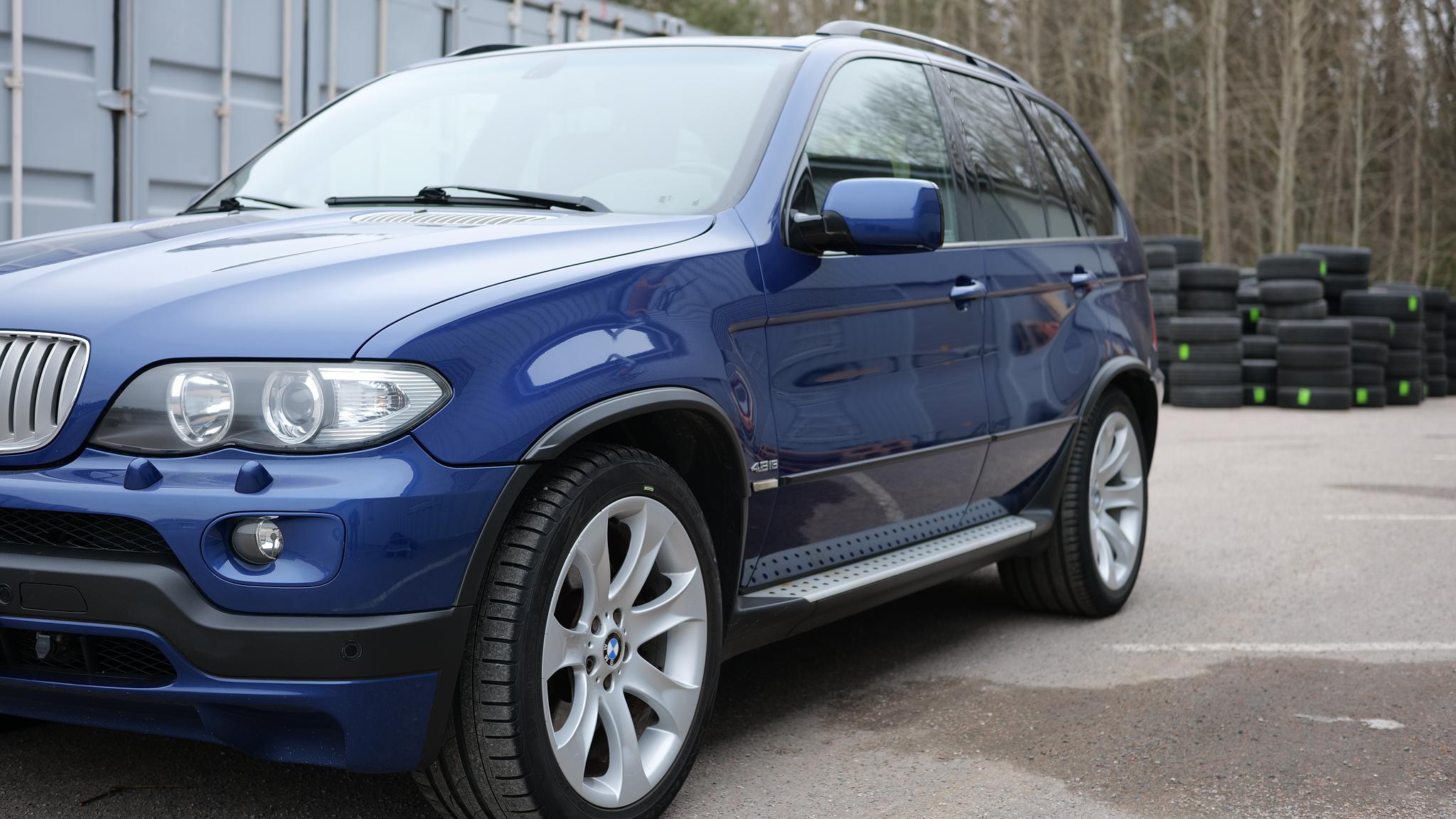 Exterior image of 2005 BMW X5 4,8IS (10)