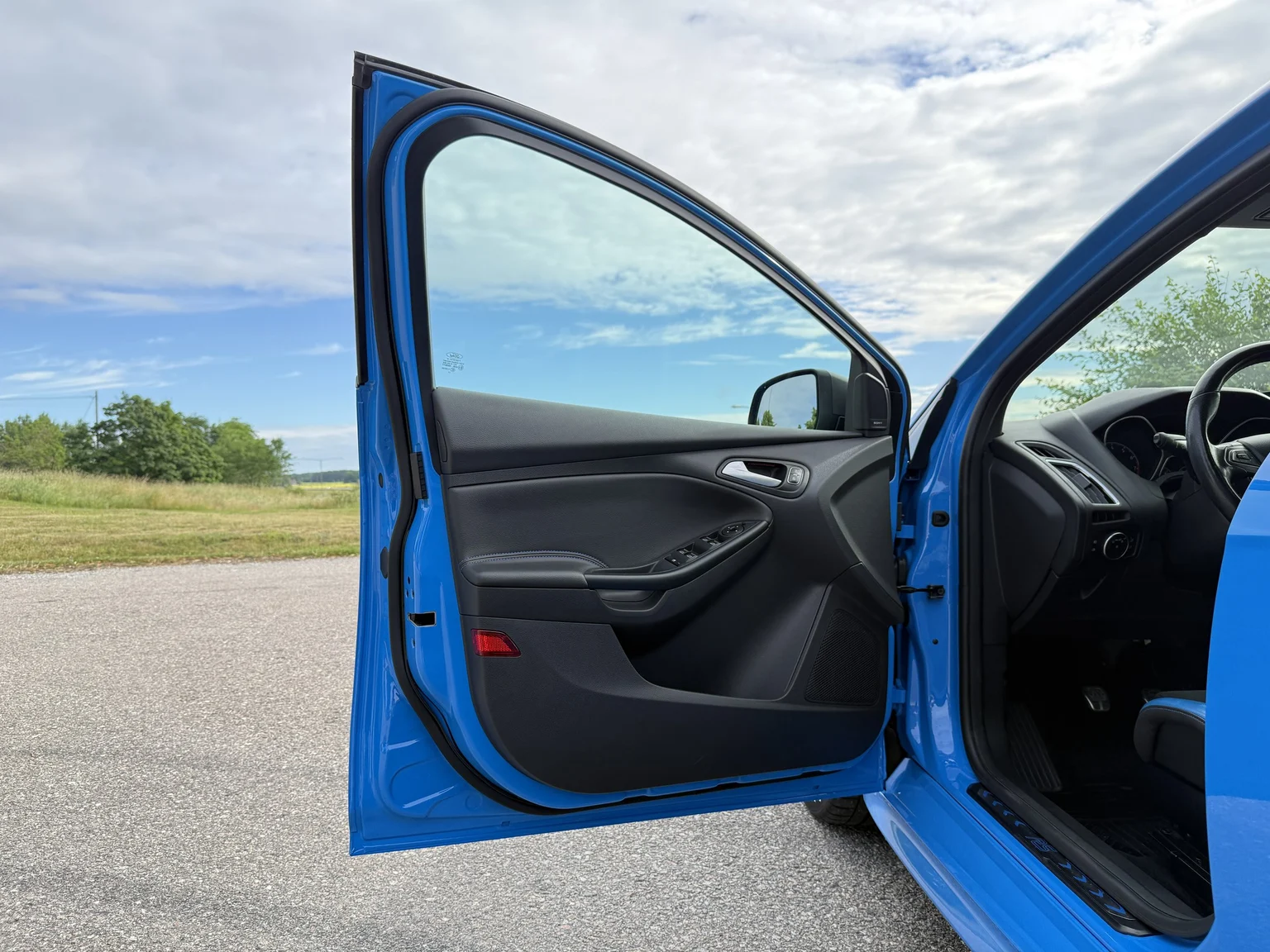 Innenraumfoto von 2018 Ford Focus RS (2)