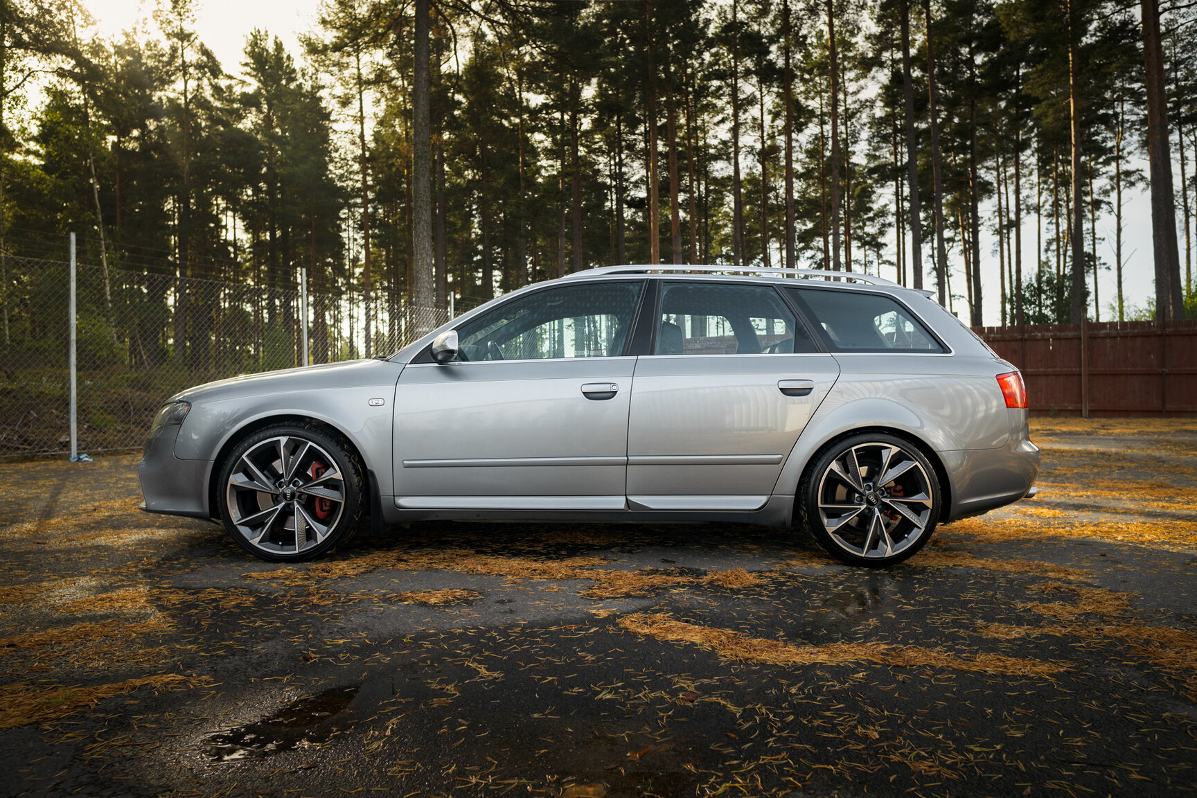 Exterior image of 2005 Audi S4 Avant (11)
