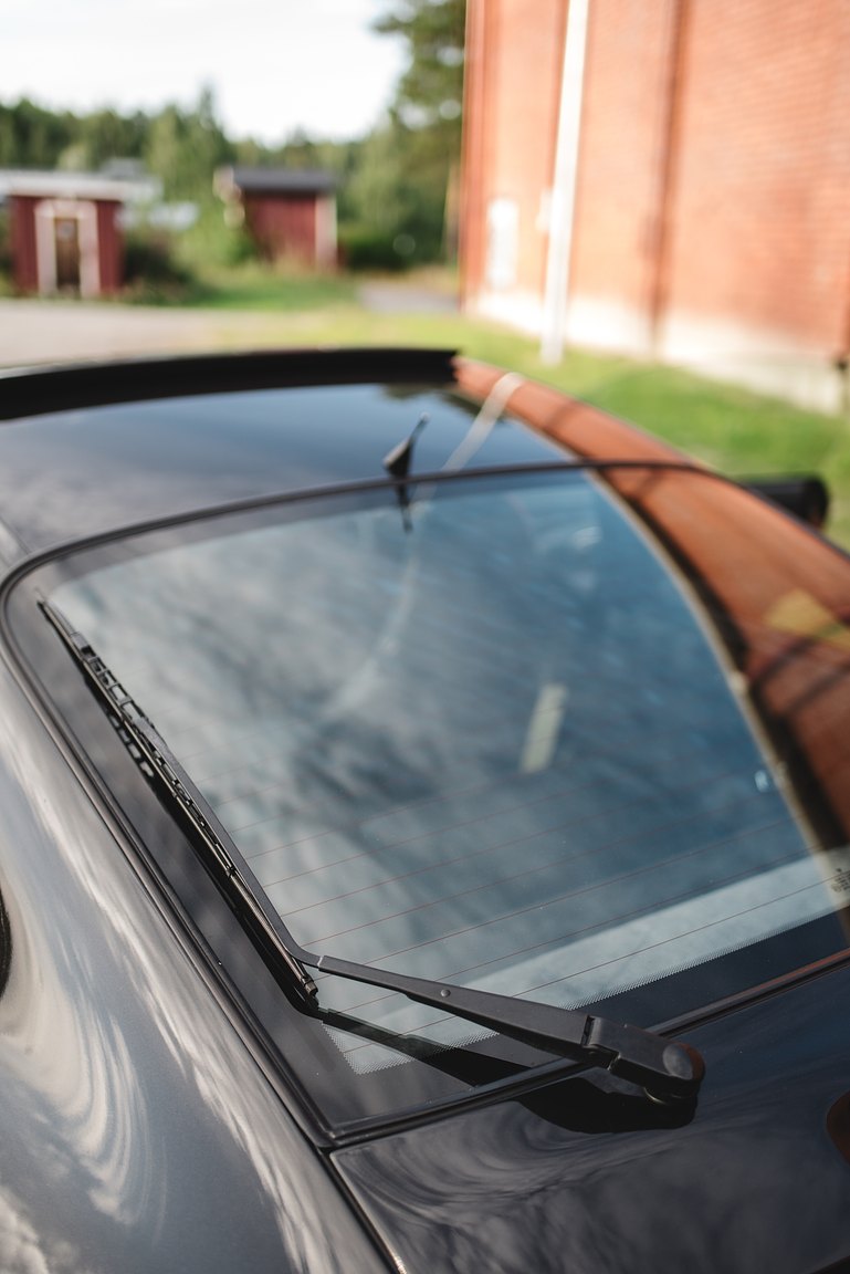 Exterior image of 1998 Porsche 996 Carrera 