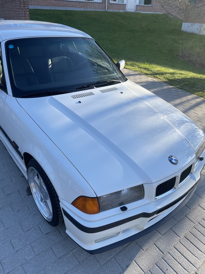 Exterior image of 1995 BMW 328 iA Convertible