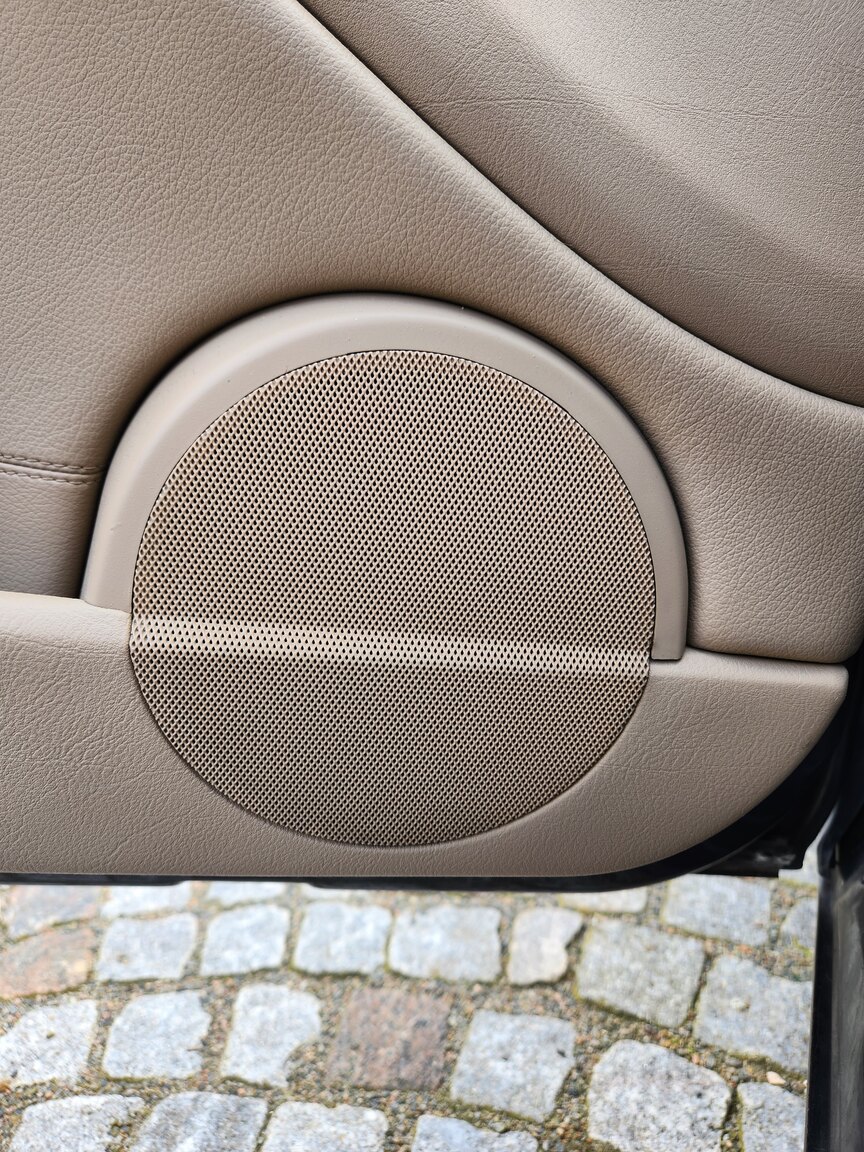 Interior image of 2002  BMW 330Ci 