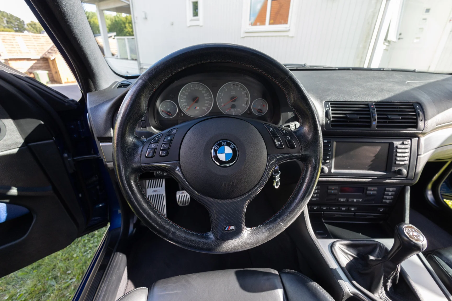Innenraumfoto von 2002 BMW M5 E39 (4)