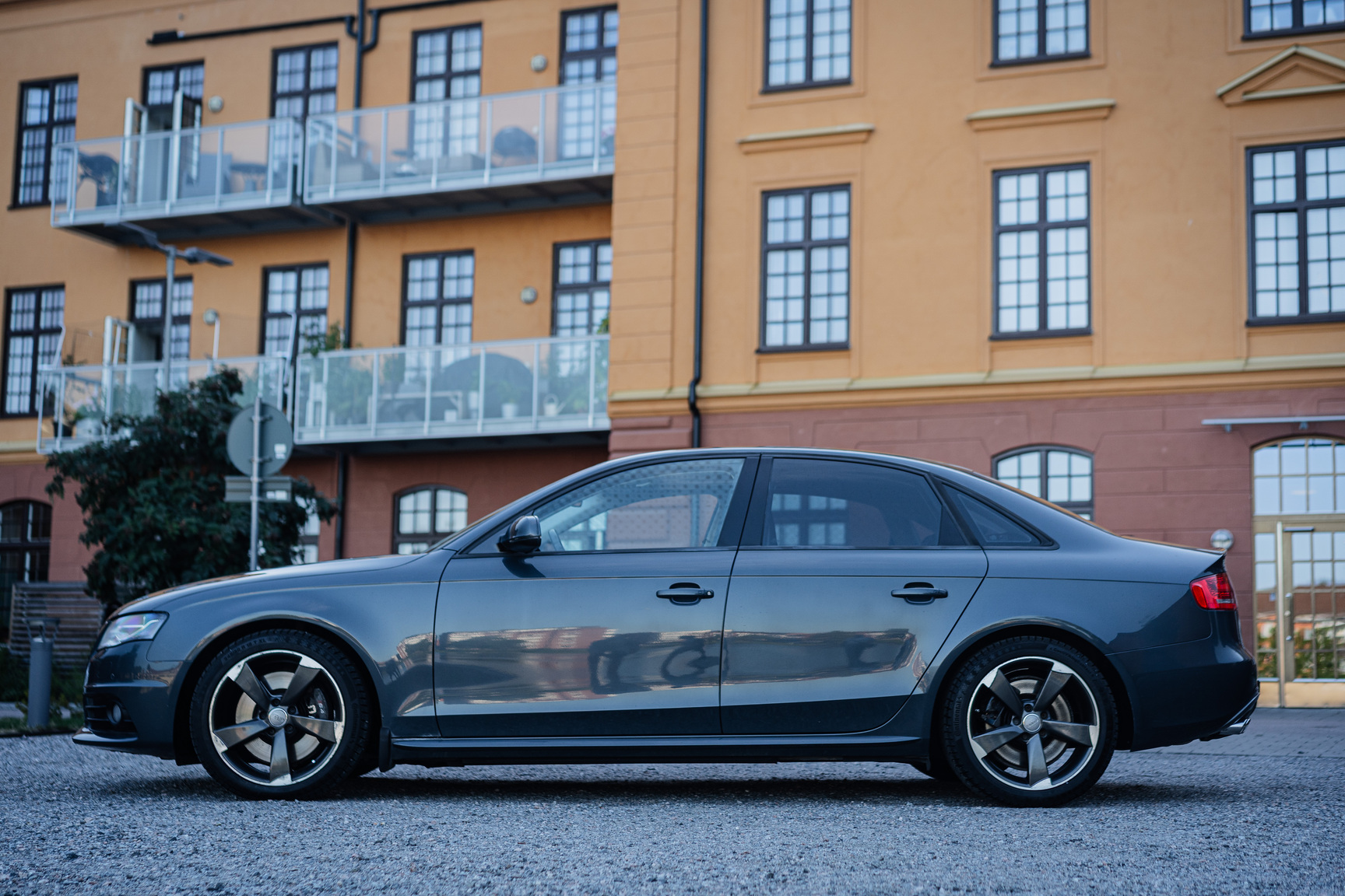Exterior image of 2011 Audi S4 (23)