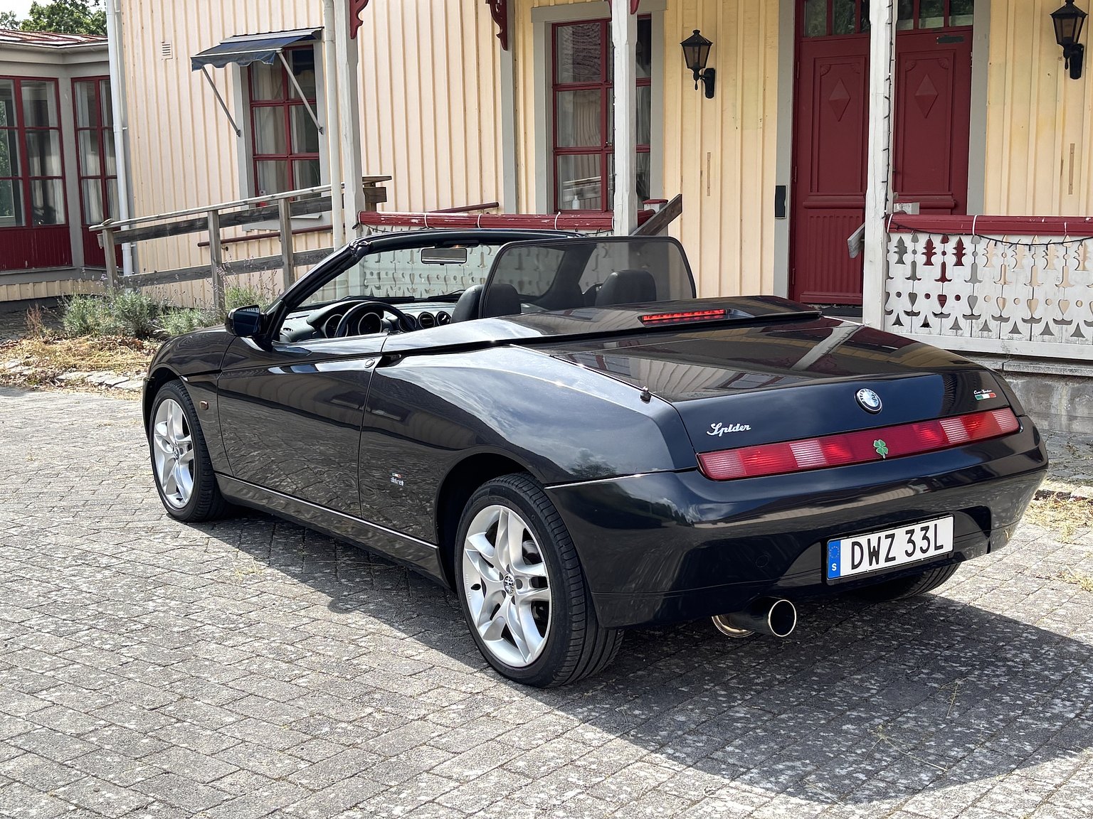 Exterior image of 2000 Alfa Romeo Spider 2.0 T.Spark 16V