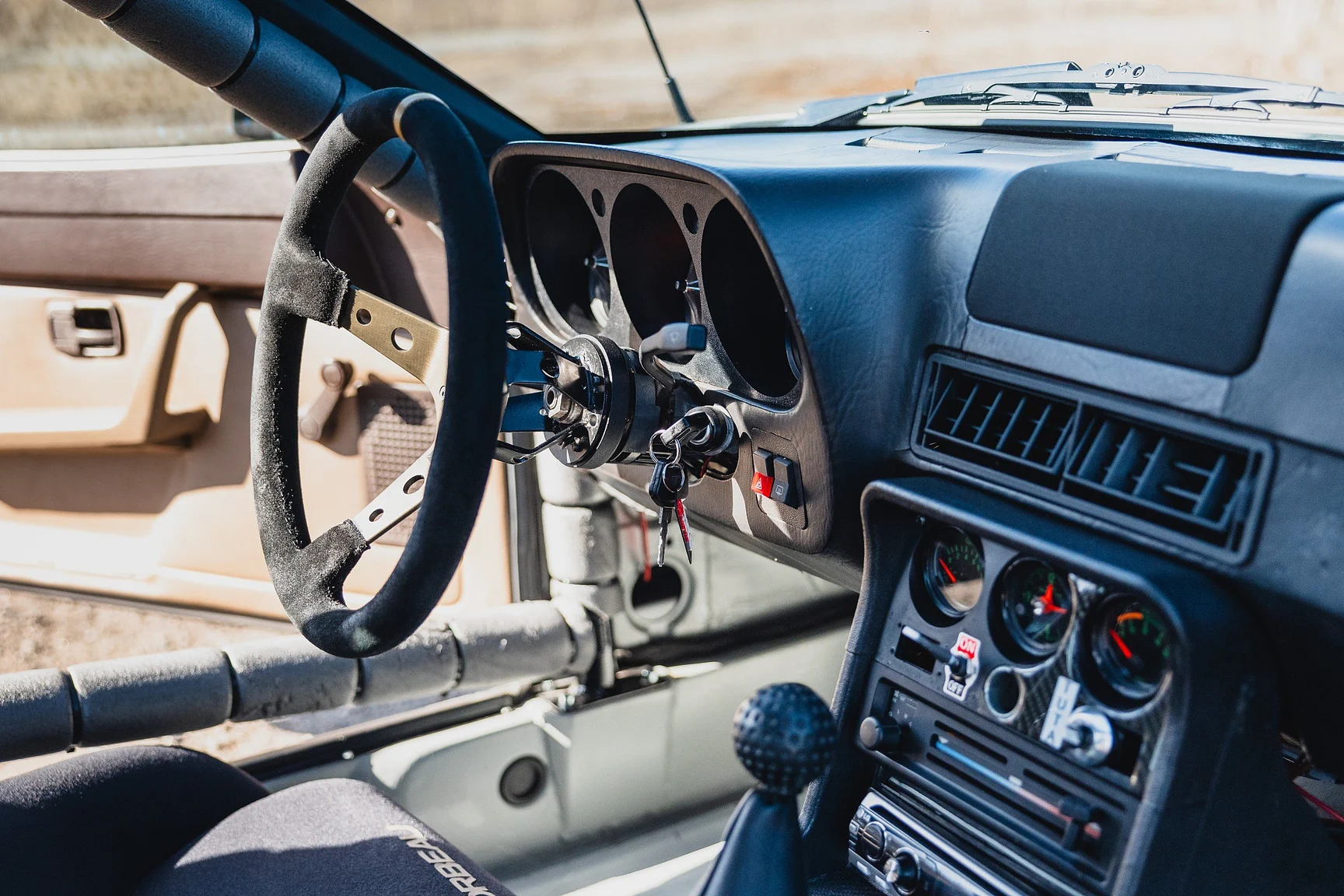 Innenraumfoto von 1982 Porsche 944 Trackday (24)