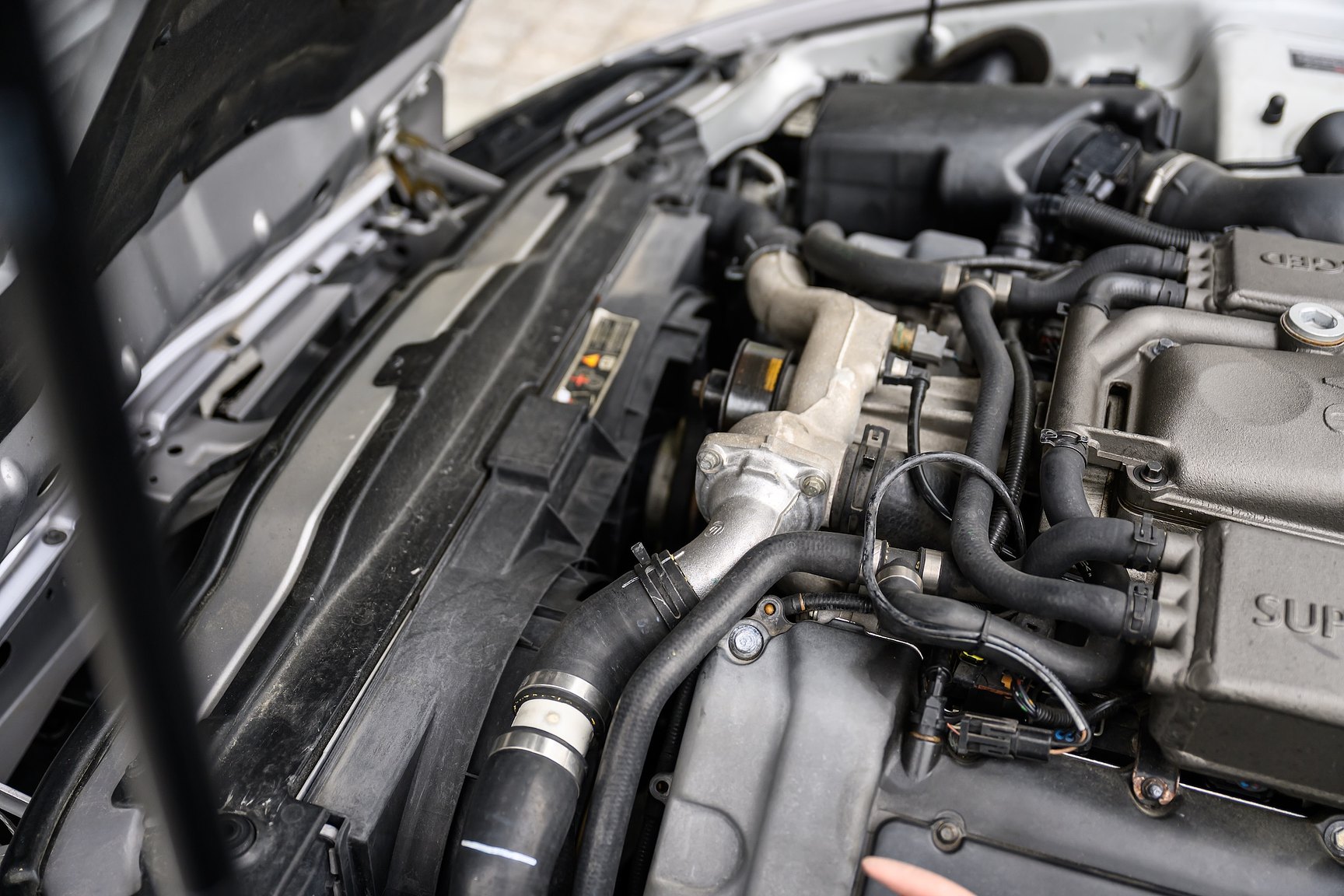 Image of 2001 Jaguar XKR Silverstone mechanics
