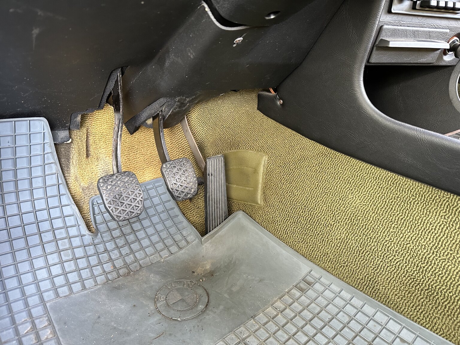 Interior image of 1980 BMW 320i E21